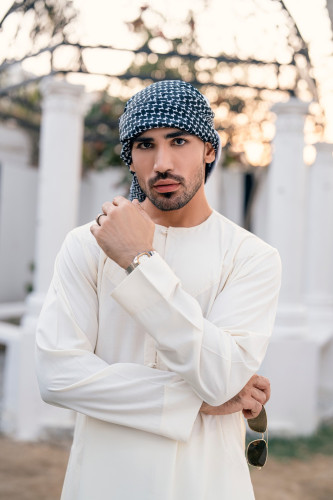 white emarati thobe