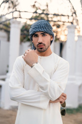 white emarati thobe